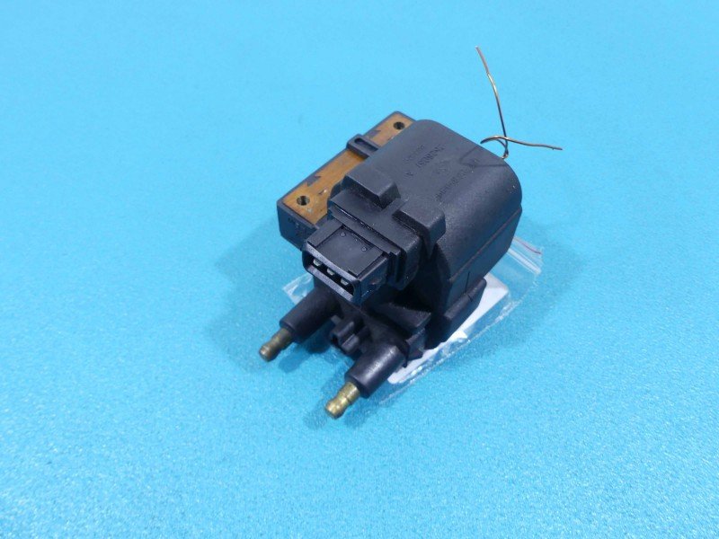 Cewka zapłonowa Volvo S40 I V40 1.6 16v wiel Volvo (oryginalne OE), 3PIN CZARNA WTYCZKA 7700850999