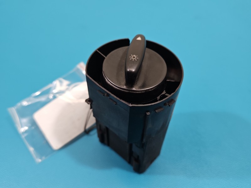 Przełącznik włącznik świateł Audi A3 8L 8L2941531E