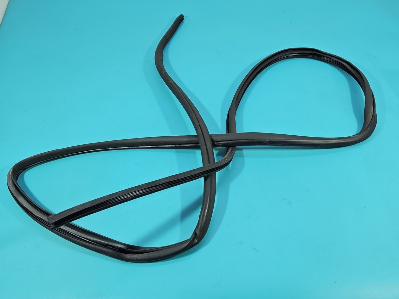 Uszczelka drzwi przód lewa Toyota Verso 09-