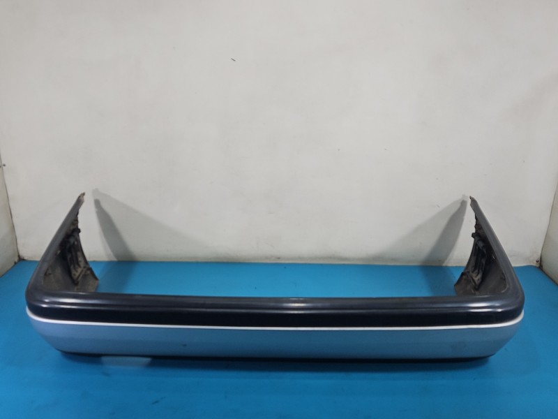 Zderzak tył Mercedes W202 srebrny sedan