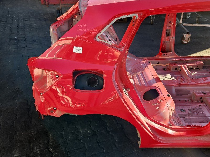 Błotnik tył prawy Seat Ibiza V KJ 6F czerwony LS3H ćwiartka