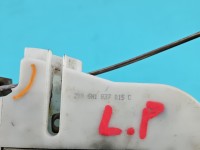 Zamek przód lewy 6N1837015C Vw Polo III 6N EUROPA Volkswagen, Wycięta plastikowa obudowa pod linkę centralnego zamka