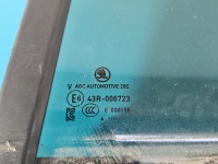 Szyba drzwi tył lewa Skoda Octavia IV kombi
