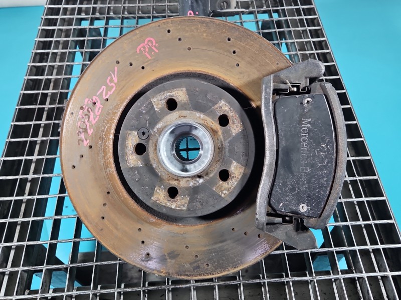 Zwrotnica prawa piasta przód 1.3b Mercedes CLA C118 X118