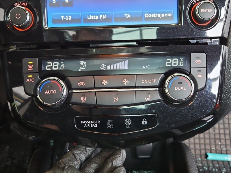 Konsola panel nawiewu Nissan Qashqai II J11 13-21 275004EA1A