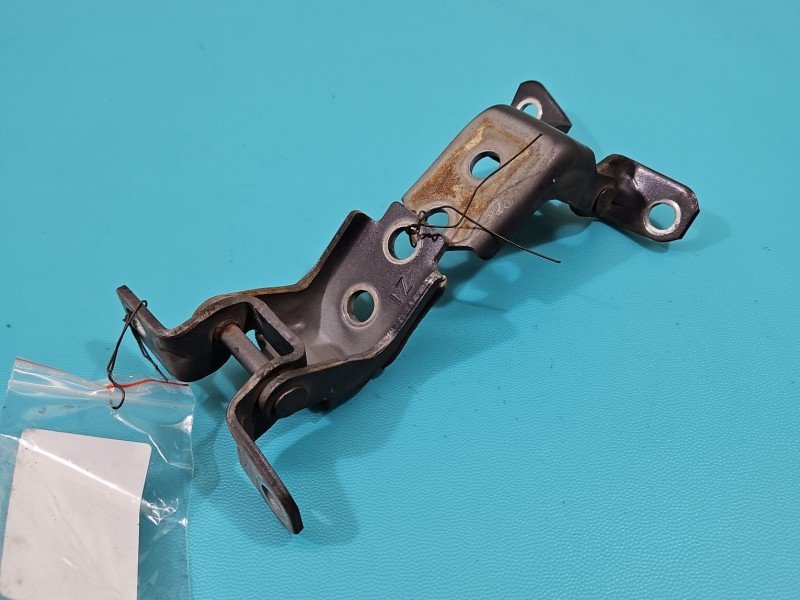 Zawias drzwi przód lewy Mazda 6 III GJ Zawias drzwi przód lewy Mazda 6 III GJ