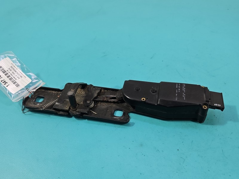 Zamek klapy tył 4F9827383B AUDI Q7 I 4L Producent części: Audi, Europejska, 5PIN Dociąg