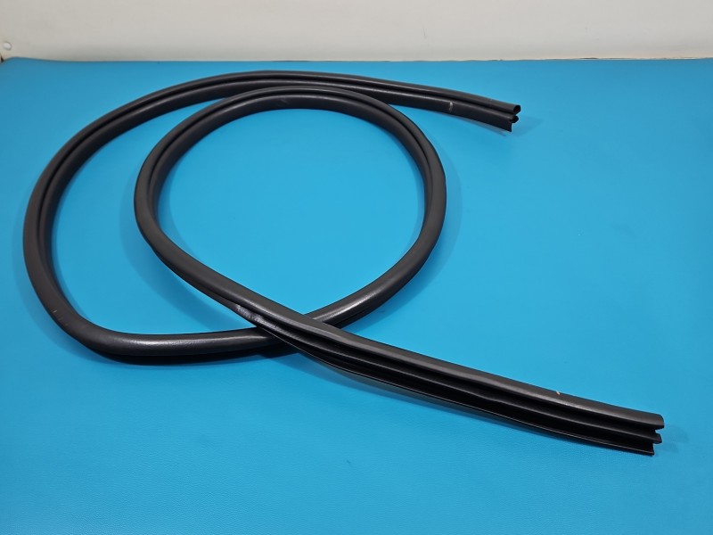 Uszczelka drzwi tył prawa LEXUS CT 10-22