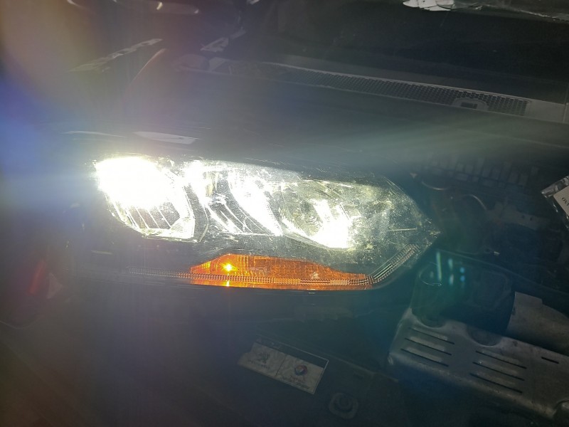 Reflektor prawy lampa przód Peugeot 2008 II EUROPA