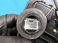 Zamek przód lewy A046693 LEXUS CT 10-22 EUROPA Producent części: Lexus, 6pin