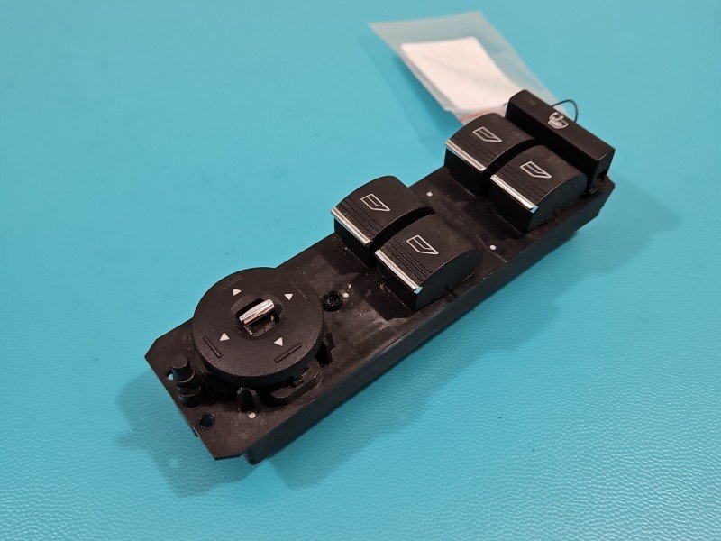 Przełącznik szyb FORD C-MAX II MK2 IMPRK1393730, AM5T14A132DB, Europejska, urwany jeden uchwyt mocujący , AM5T14A132DB EU