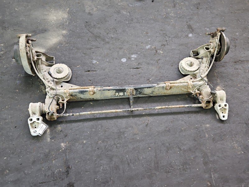 Tylna belka oś tył Vw Passat B5 1.6 8V wiel Tylna belka oś tył Vw Passat B5 1.6 8V wiel