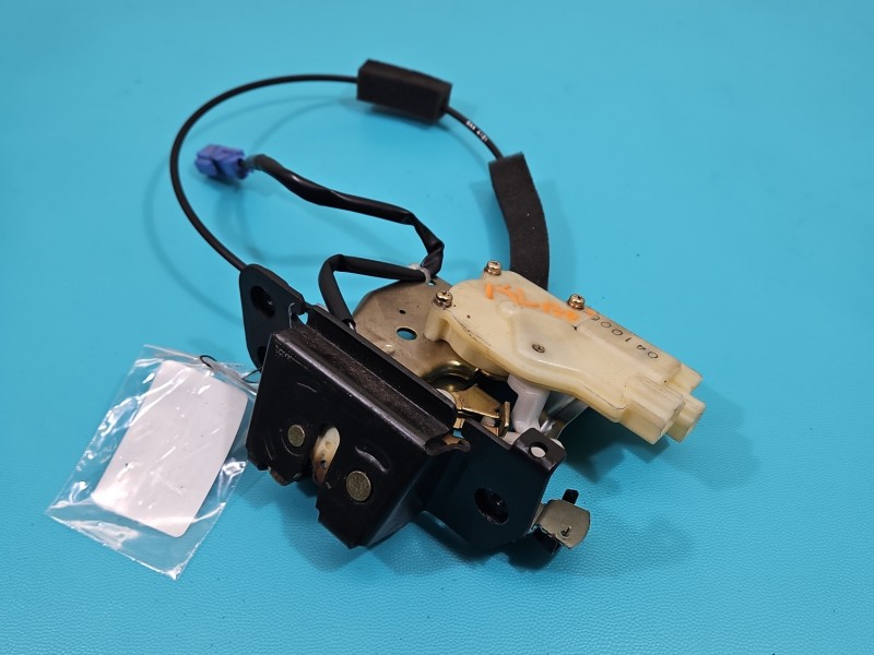 Zamek klapy tył Honda Jazz II HB Producent części: Honda, 2+2pin