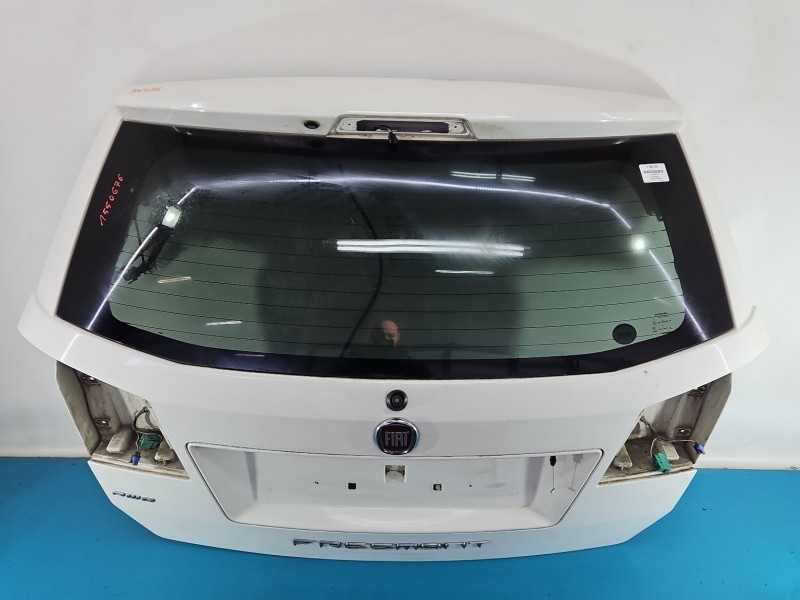 Klapa tył Fiat Freemont HB 5d