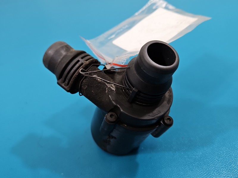 Pompka obiegu wody pompa BMW X5 E70 3.0d 702078340, 9197085-01