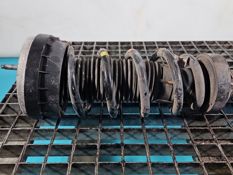 Sprężyna przód przednia Jaguar XE X760 2.0d