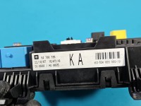 Skrzynka bezpieczników Opel Astra III H 94700785