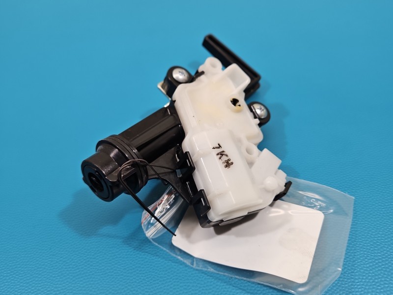 Siłownik klapki wlewu paliwa LEXUS NX I 14-21