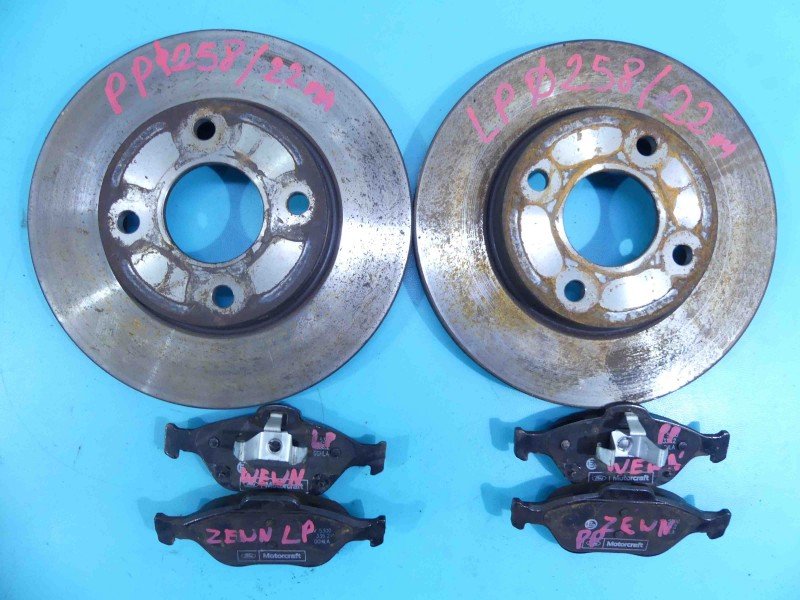 Tarcze hamulcowe przód klocki Ford Fiesta Mk6 1.4 tdci
