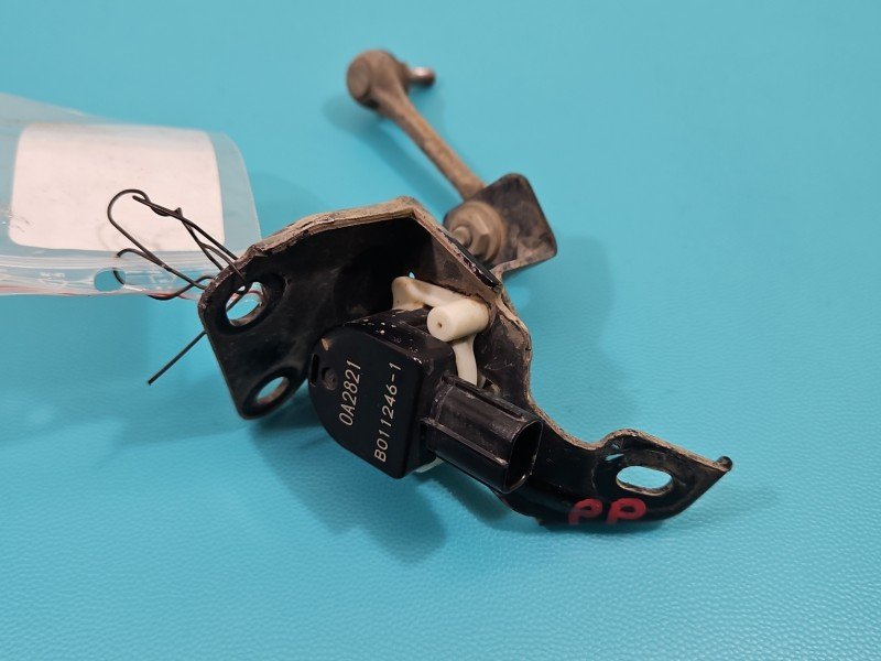 Czujnik poziomowania xenon Mitsubishi Outlander III 12- B011246-1 Czujnik poziomowania xenon Mitsubishi Outlander III 12- B011246-1