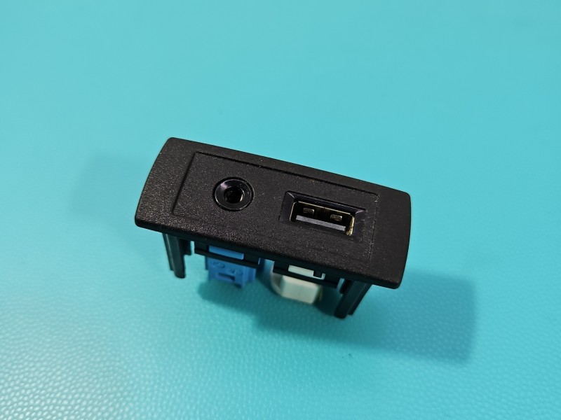 Gniazdo USB Mercedes Vito W447 14-