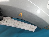 Błotnik przód prawy Toyota Yaris II srebrny 1F8