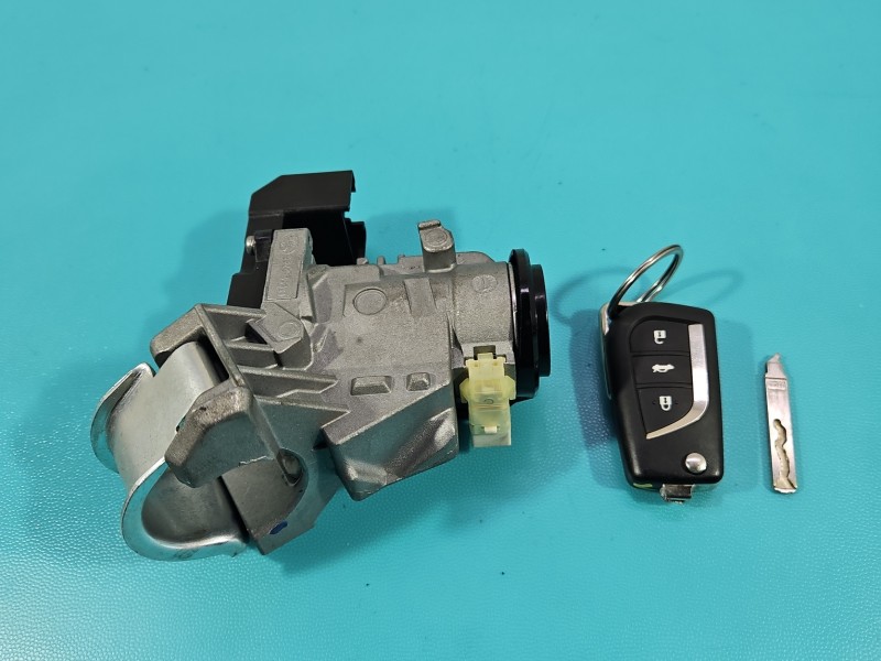 Stacyjka KLUCZYK WKŁADKA Toyota Corolla E16 E18 13-