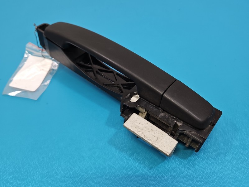 Klamka przód prawa zewnętrzna Nissan Qashqai I J10 06-13 80610-EB30B