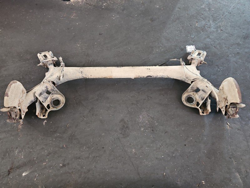 Tylna belka oś tył Peugeot 308 I 1.4 16V Tylna belka oś tył Peugeot 308 I 1.4 16V