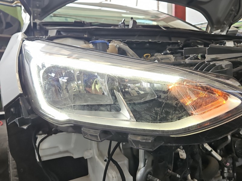 Reflektor prawy lampa przód Ford Focus Mk4 EUROPA