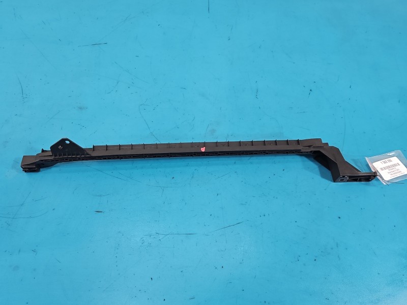 Mocowanie Europejska, Prawy Rolety / Kombi uchwyt Europejska, Prawy Rolety / Kombi Skoda Superb IV 3J0867896