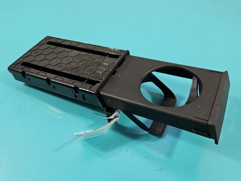 Uchwyt na napoje kubek CUP HOLDER Renault Master III 10-24 684305630R