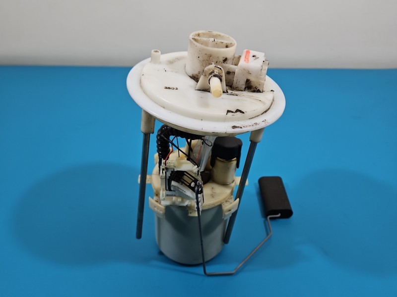 pompka Pompa paliwa Fiat Punto II 1.2 8V wiel 51709816 Producent części: FIAT, 4 PIN