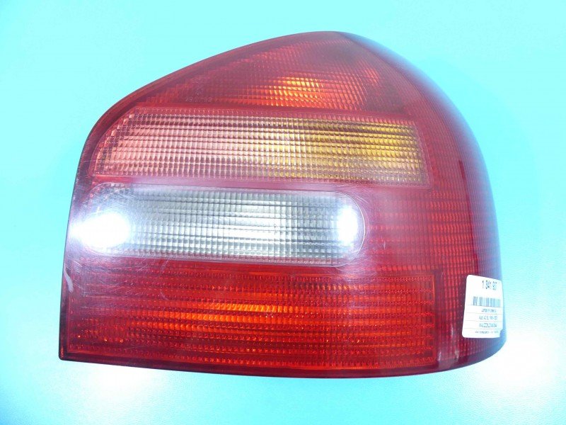 Lampa tył prawa Audi A3 8L HB