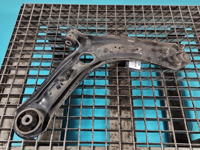 Wahacz przód lewy Skoda Superb III przedni