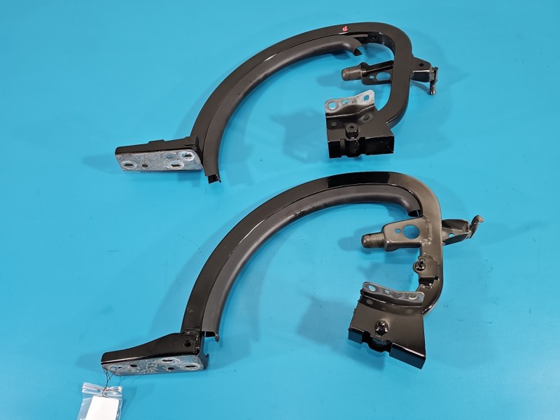 Zawias klapy tył tylnej Audi A3 8V 8V5827302C, 8V5827301C