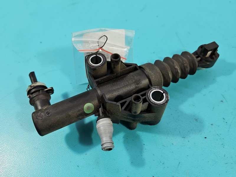 Pompka sprzęgłowa Renault Trafic III 306100530R, 93463272 2.0 dci