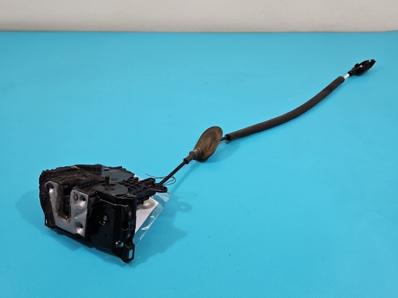 Zamek tył lewy 825016604R Renault Clio IV 12-20 Zamek tył lewy 825016604R Renault Clio IV 12-20