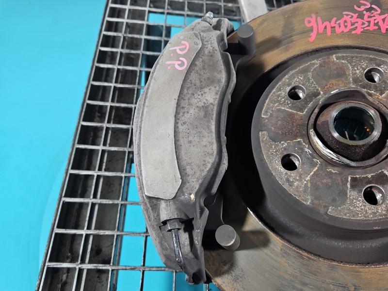 Zacisk przód prawy Audi A4 B9 2.0 TFSI