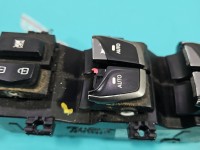 Przełącznik szyb Hyundai Santa Fe III 12–18 39S490-1110, 93570-4Z305 Europejska, Pęknięty kawałek przełącznika, wytarty...