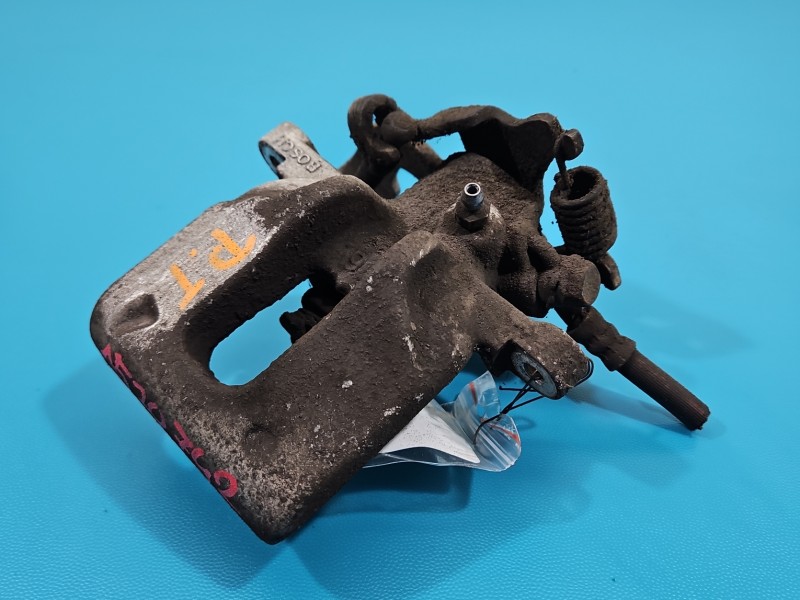 Zacisk tył prawy Toyota Auris I 1.6 VVTI HB