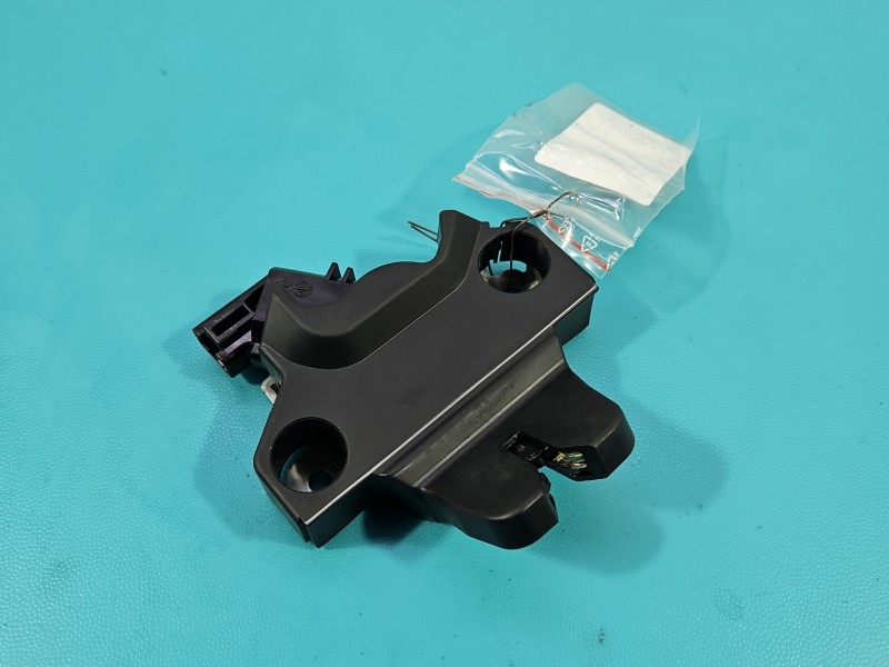 Zamek klapy tył Toyota Corolla E21 19- sedan 3 PIN