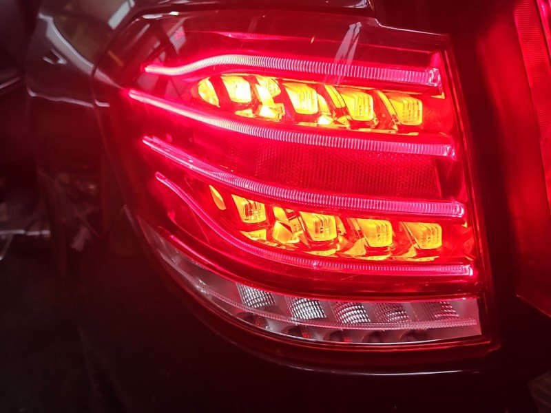 Lampa tył lewa LED Z BŁOTNIKA 12-16 Uszczerbany klosz i zaczepy Mercedes W212 kombi