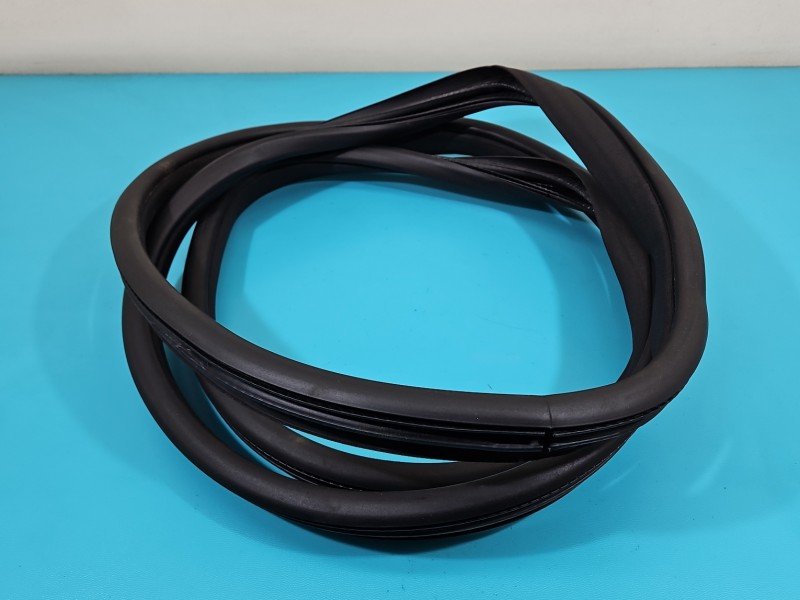 Uszczelka drzwi przód prawa Mercedes ML W164 Uszczelka drzwi przód prawa Mercedes ML W164