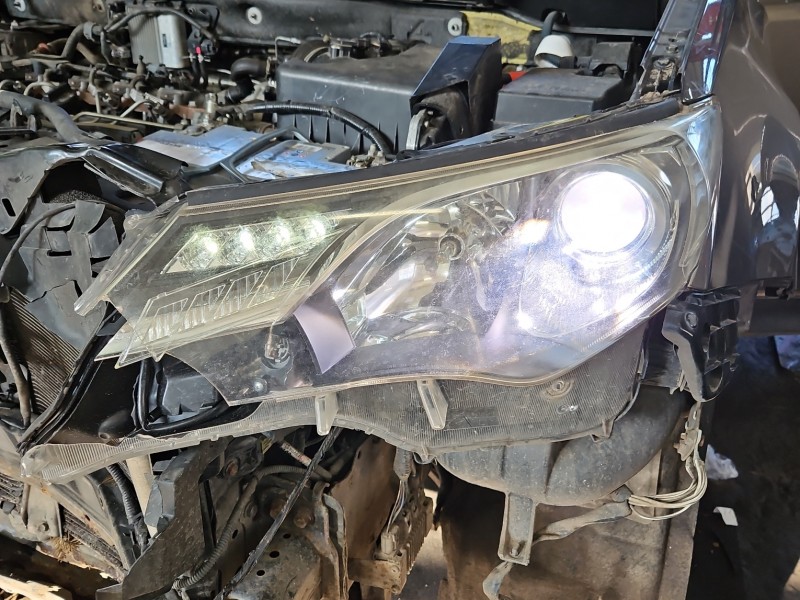 Reflektor lewy lampa przód Toyota Rav4 IV EUROPA