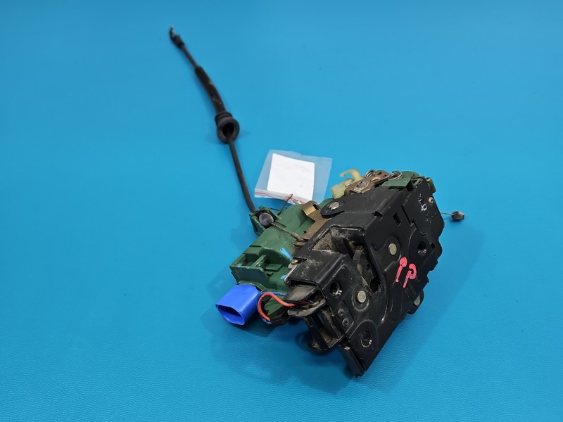Zamek przód prawy Seat Ibiza III 6L EUROPA Producent części: Seat, 8pin 3B1837016BQ