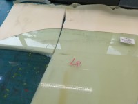 Szyba drzwi przód lewa KIEROWCY Mitsubishi L200 IMPRK1386953, czerwony HB
