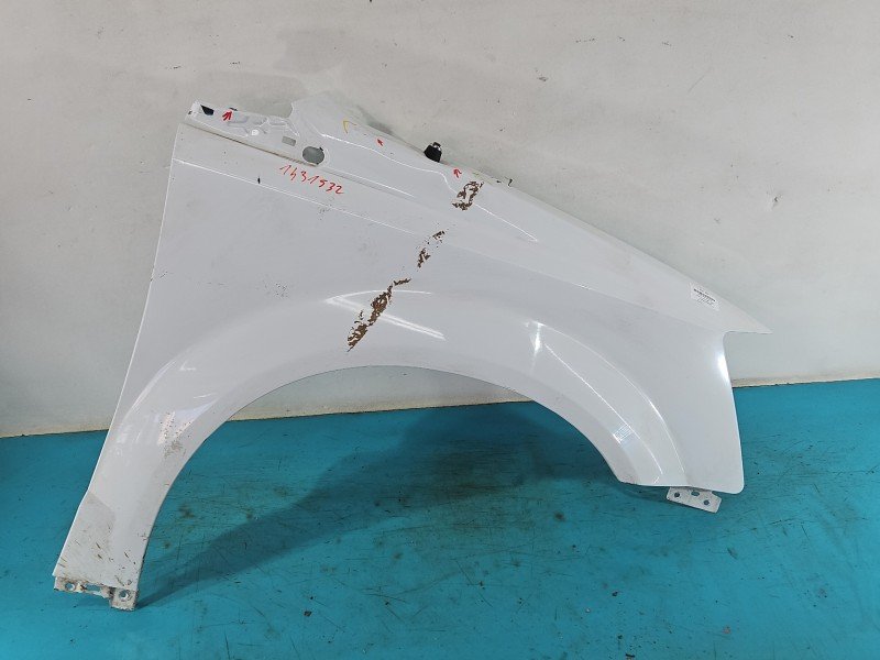 Błotnik przód prawy Dodge Caravan V 07-20 bialy PW7