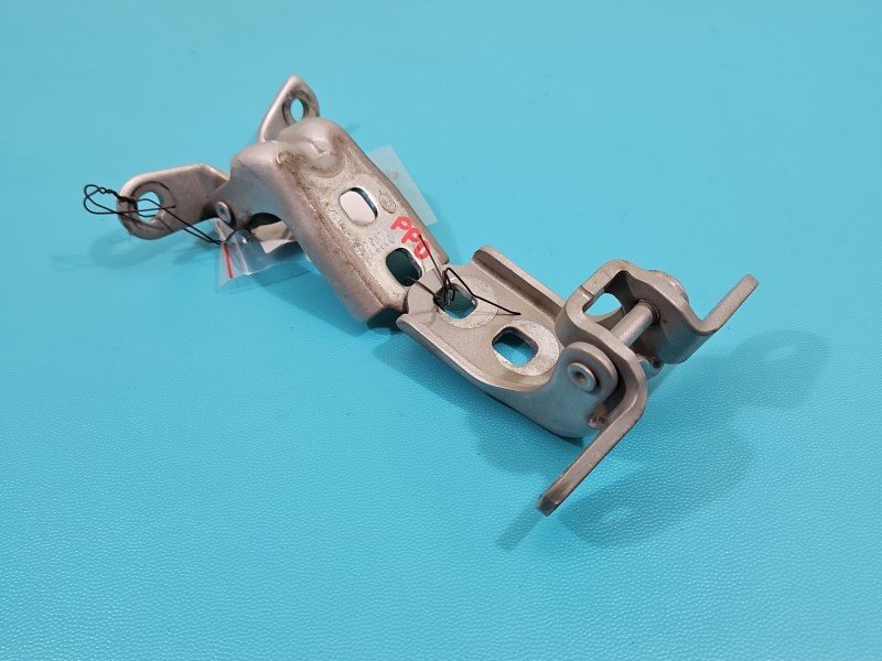 Zawias drzwi przód prawy Opel Insignia B Zawias drzwi przód prawy Opel Insignia B