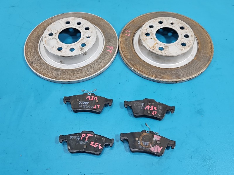 Tarcze hamulcowe tył klocki Peugeot 207 1.4 16V